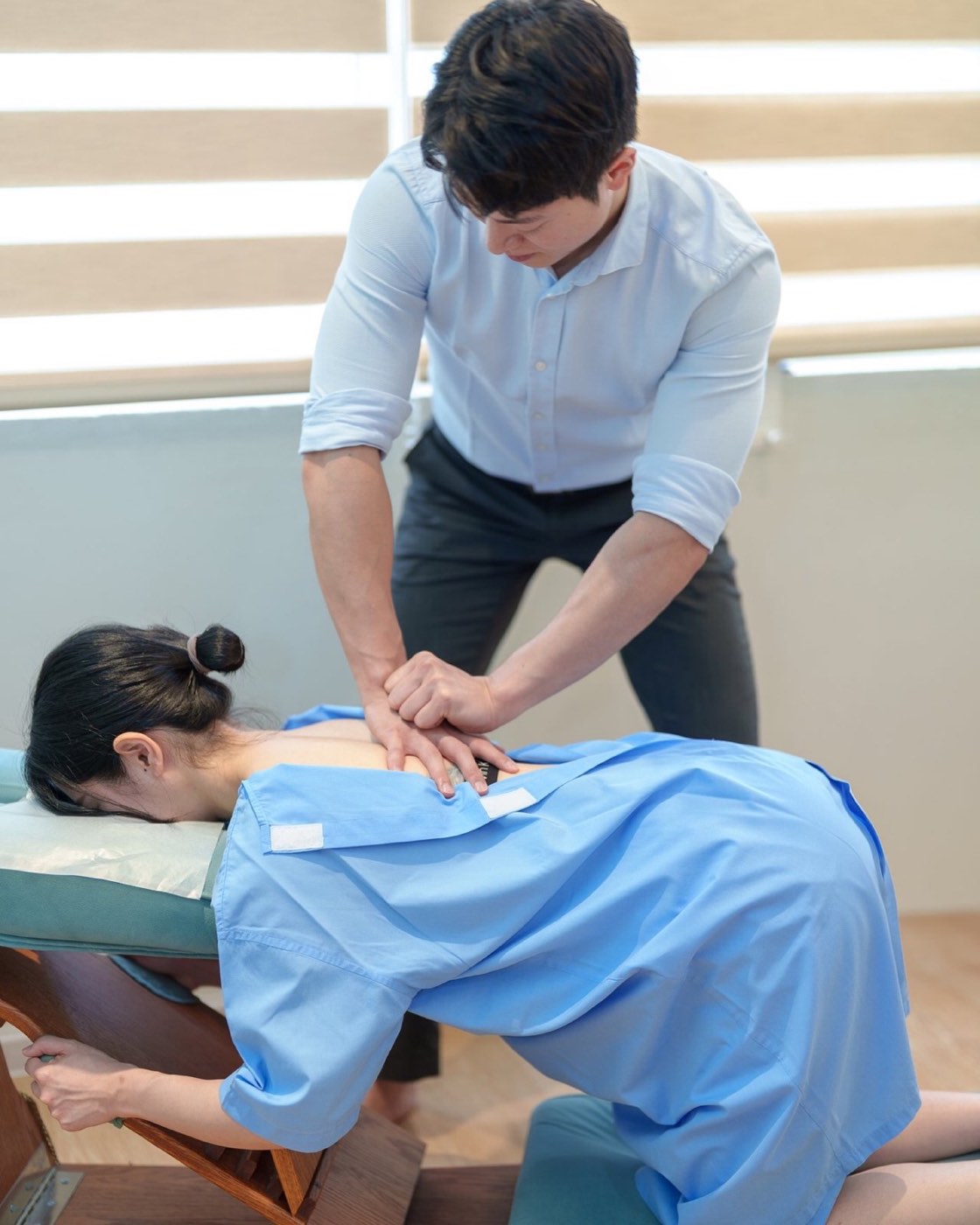 Dr Daniel Tan performing a Gonstead adjustment on a patient