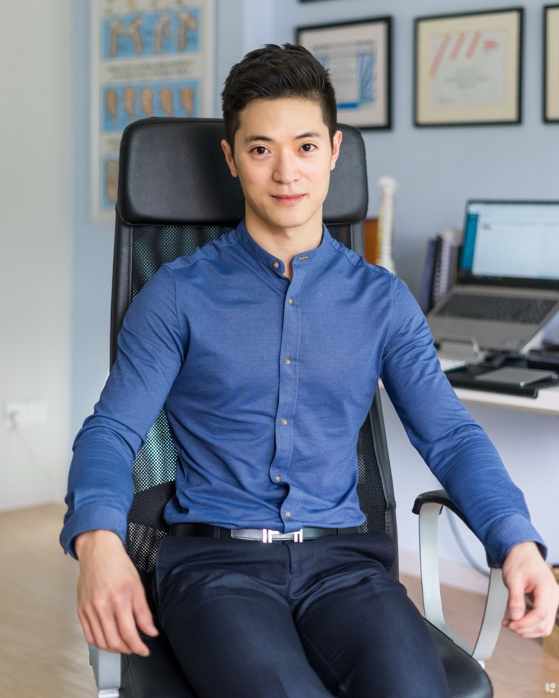 Portrait of Dr Daniel Tan at his desk in the Aligned clinic